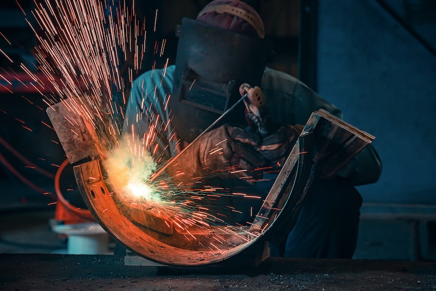 Cómo se realiza la soldadura con electrodo - Maquinaria metalúrgica Feysama